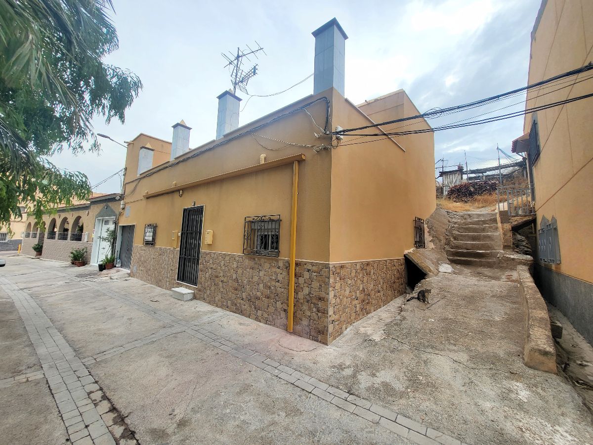 For sale of house in Macael