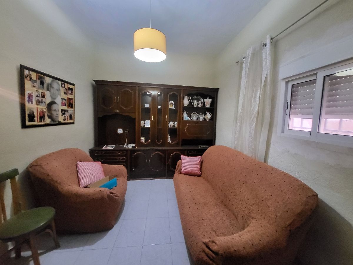 For sale of house in Macael