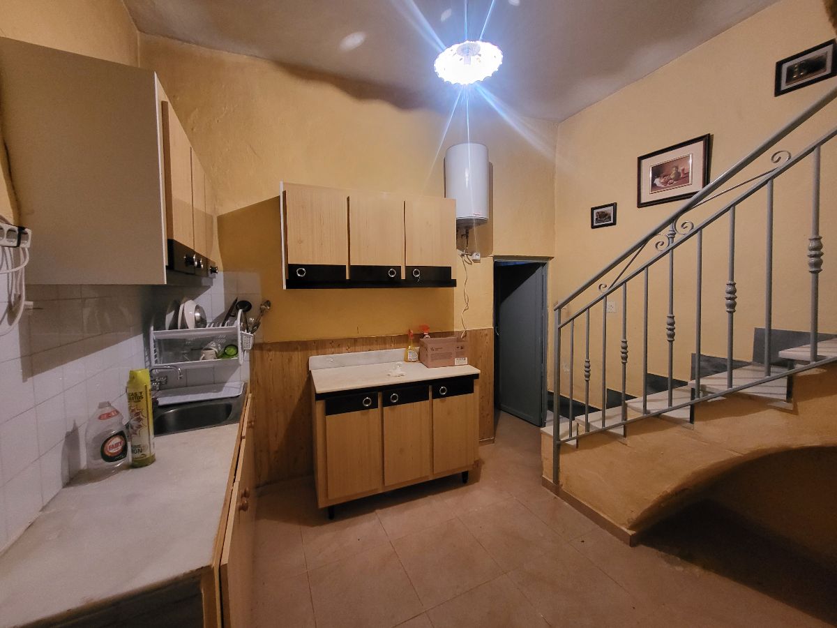For sale of house in Macael