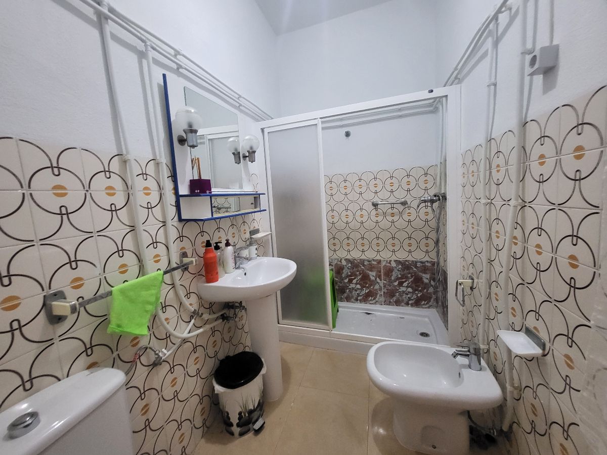 For sale of house in Macael