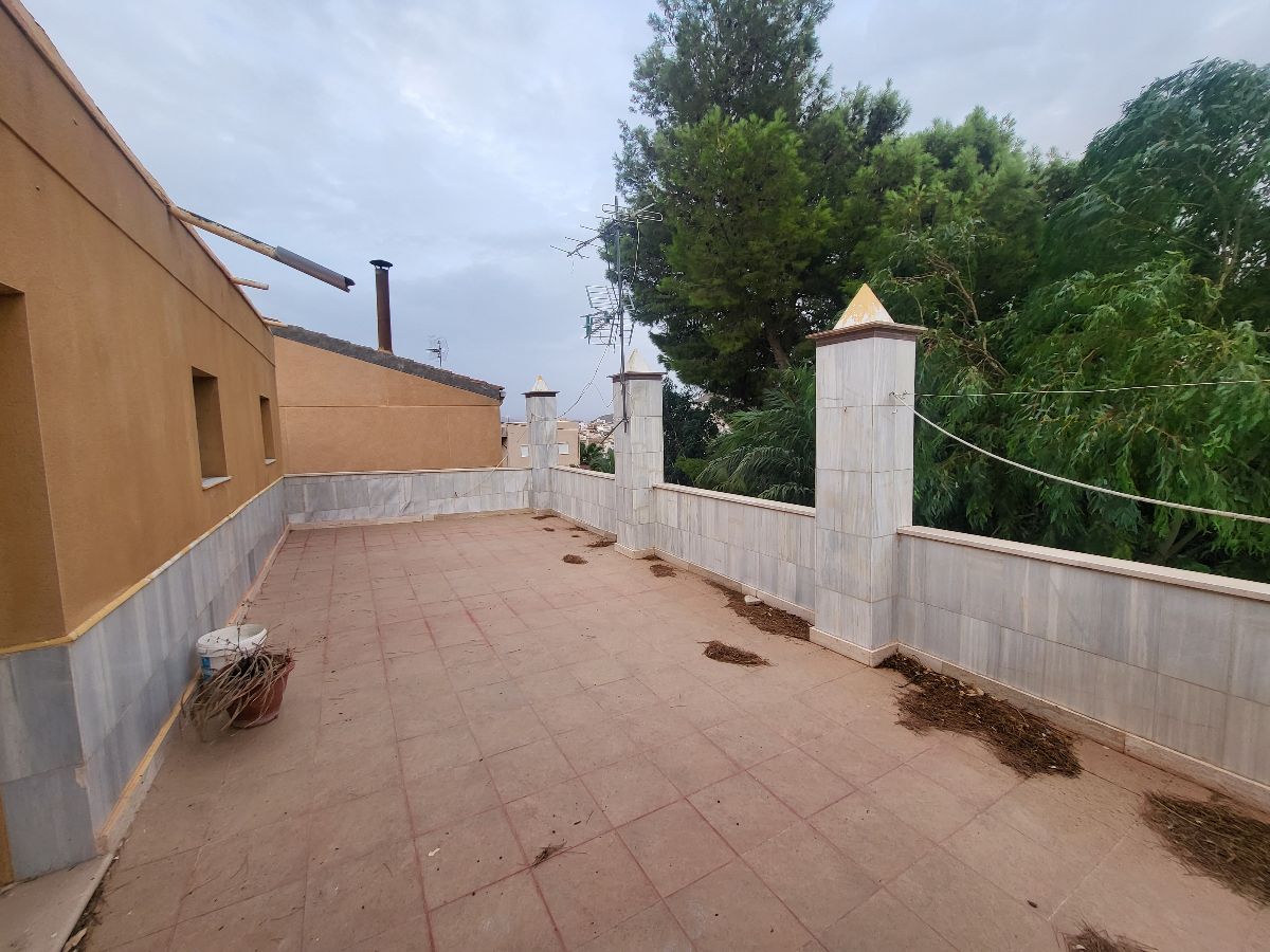 For sale of house in Macael