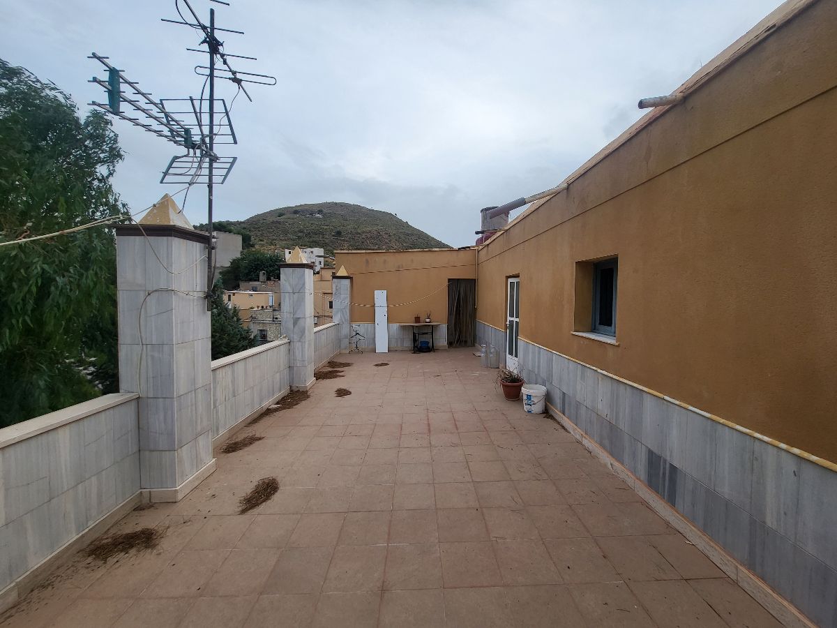 For sale of house in Macael