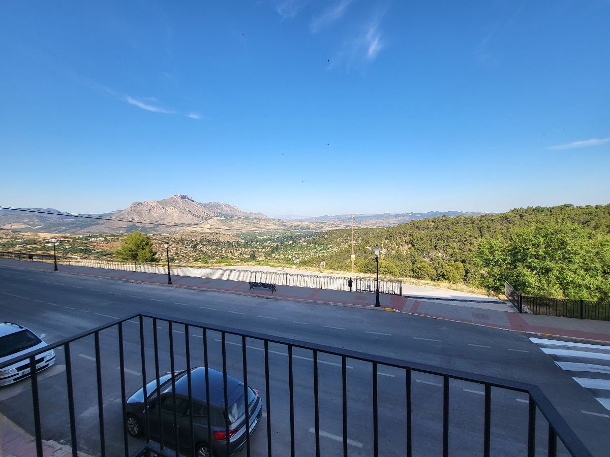 For sale of flat in Vélez-Blanco