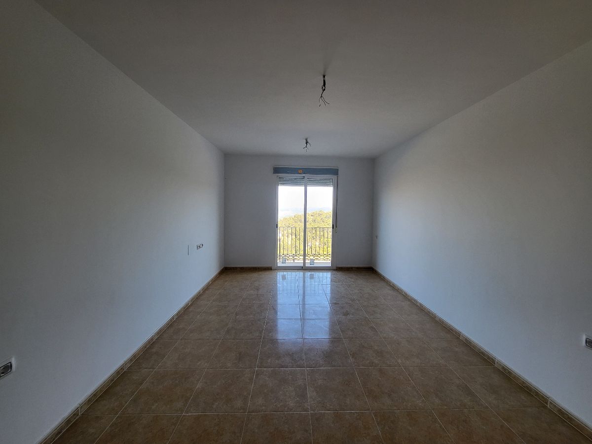 For sale of flat in Vélez-Blanco