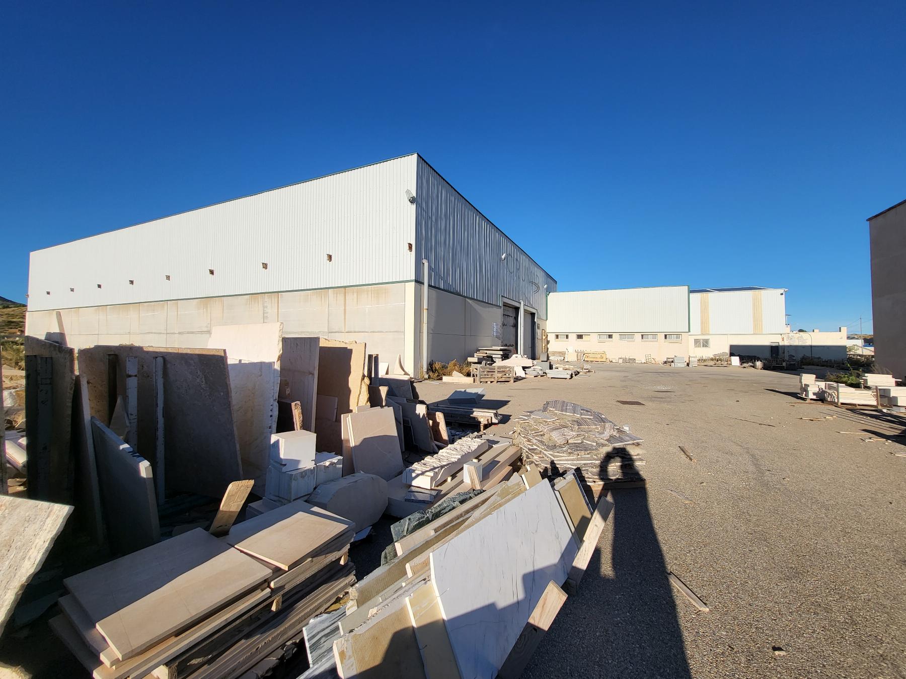 For sale of industrial plant/warehouse in Fines