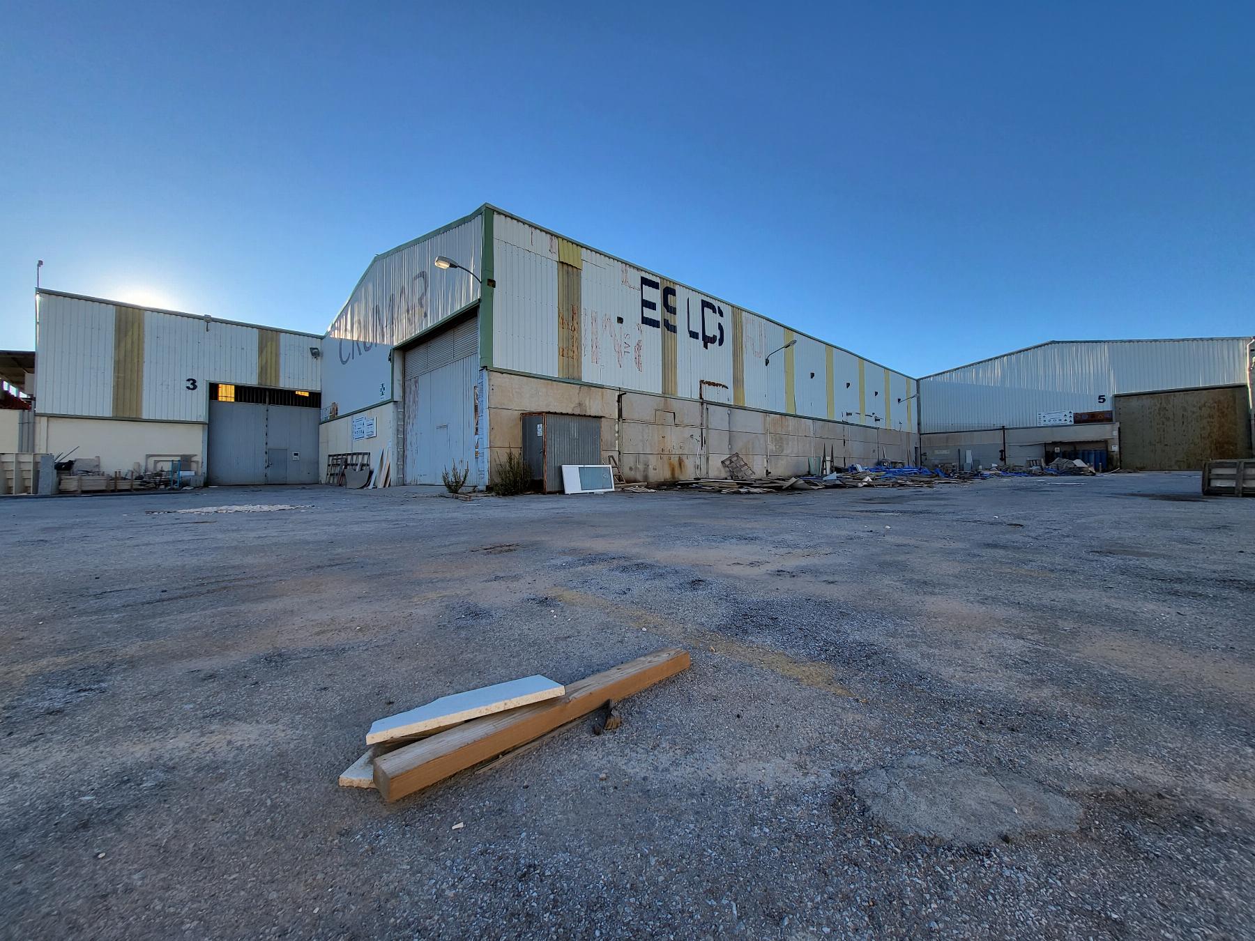 For sale of industrial plant/warehouse in Fines