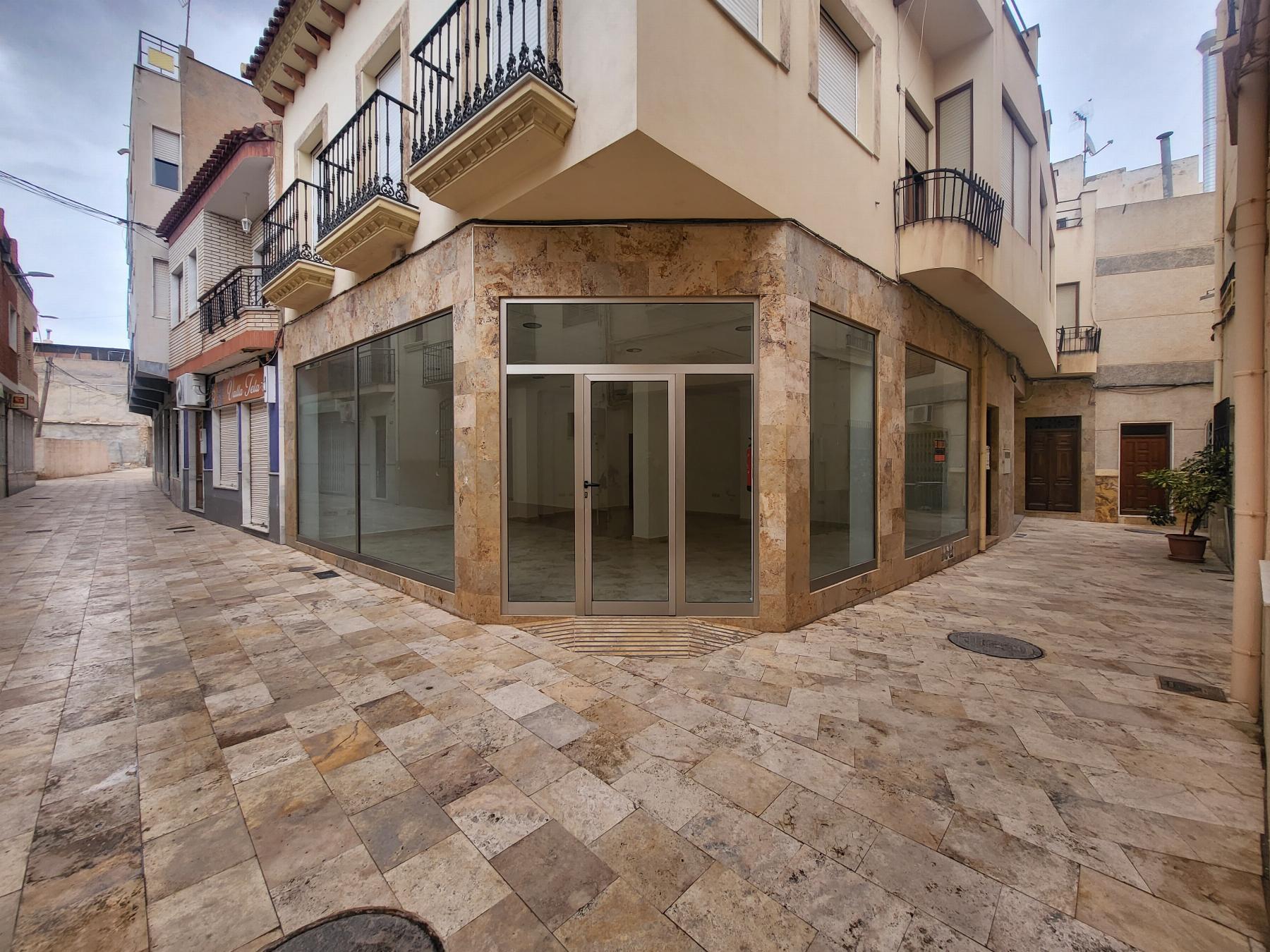 For rent of commercial in Albox