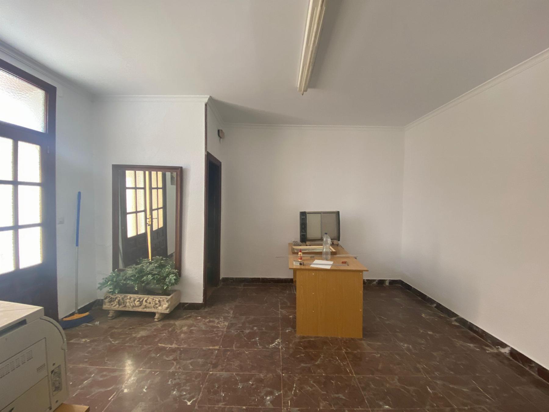 For sale of office in Vélez-Rubio