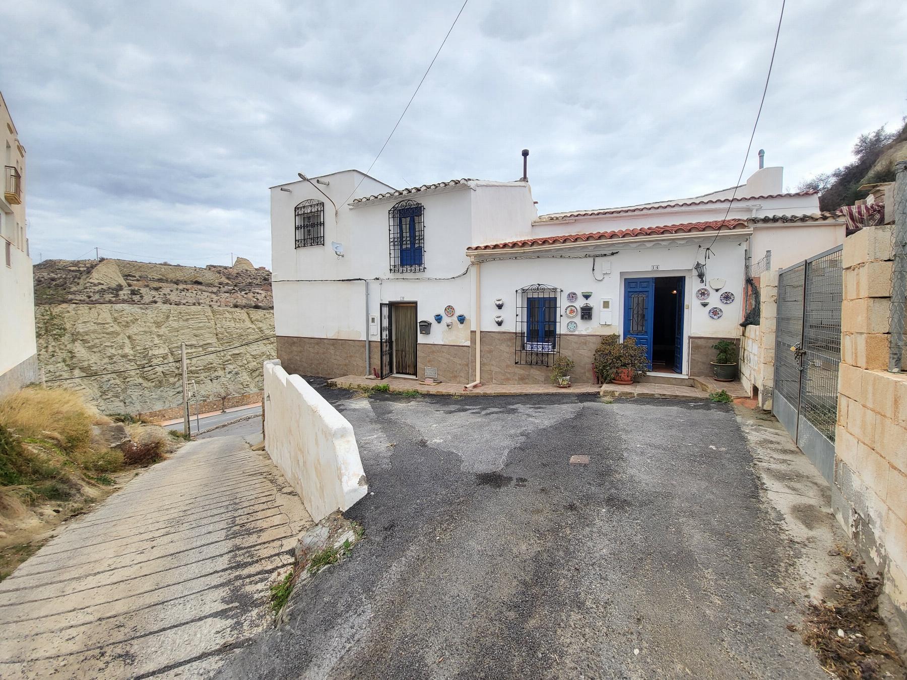 For sale of house in Zurgena