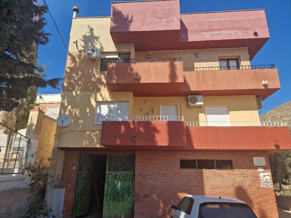 Venta de local comercial en Cantoria