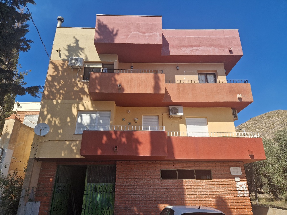 For sale of commercial in Cantoria