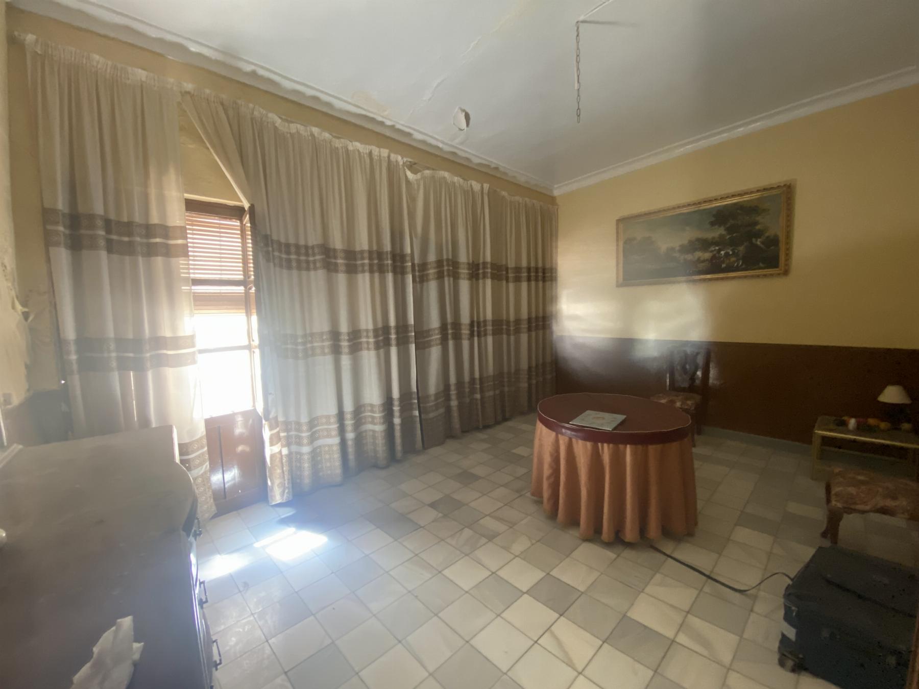 For sale of house in Macael