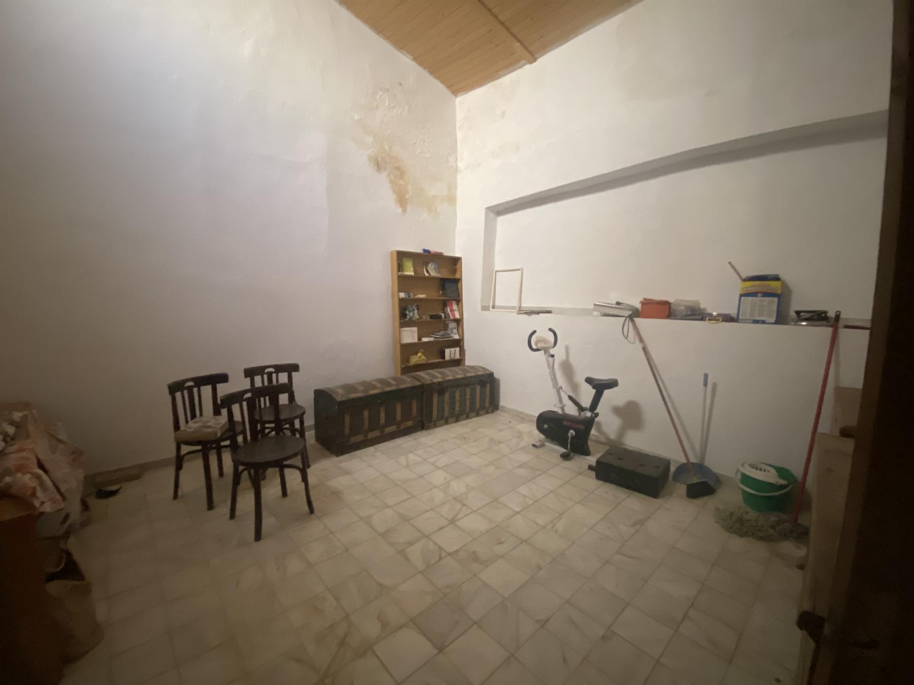 For sale of house in Macael
