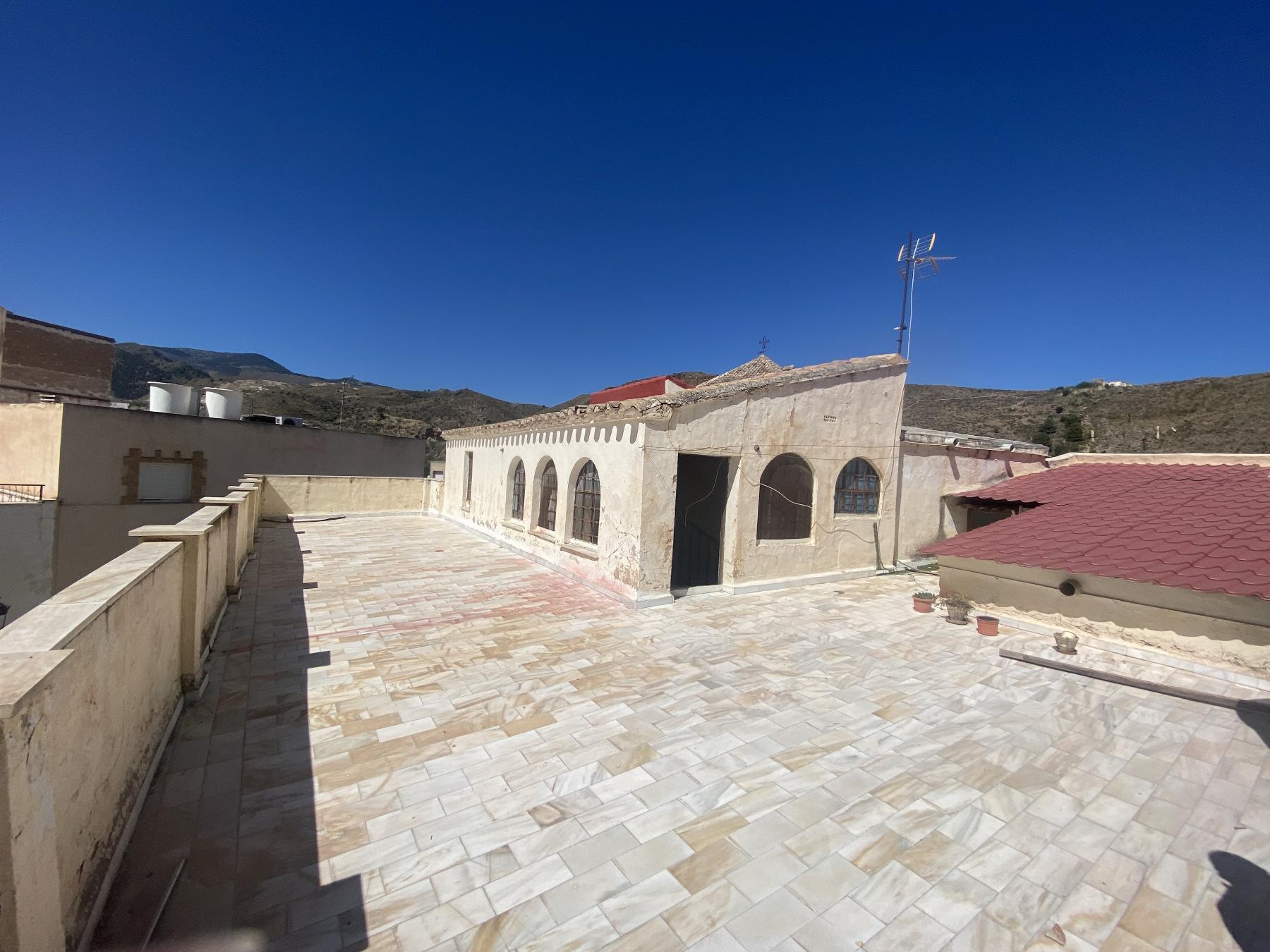 For sale of house in Macael