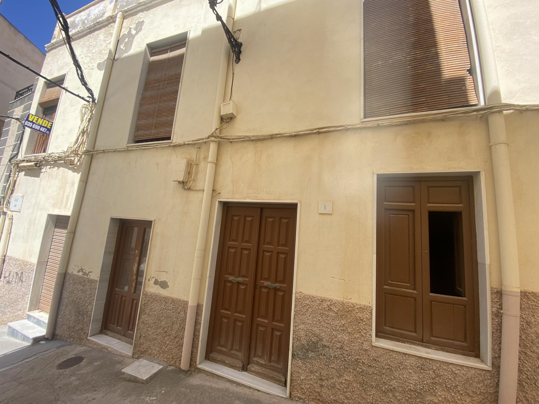 For sale of house in Macael