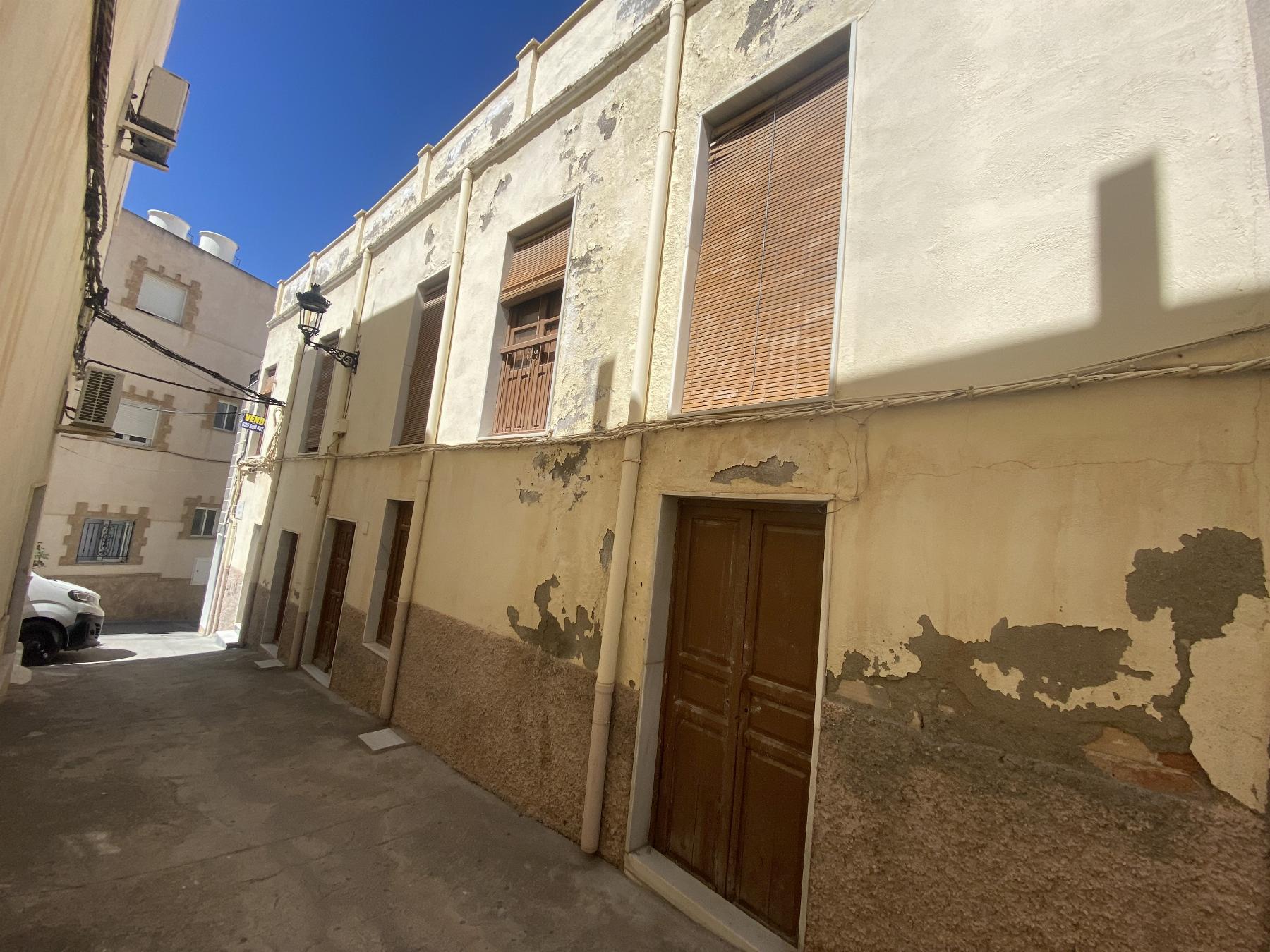 For sale of house in Macael