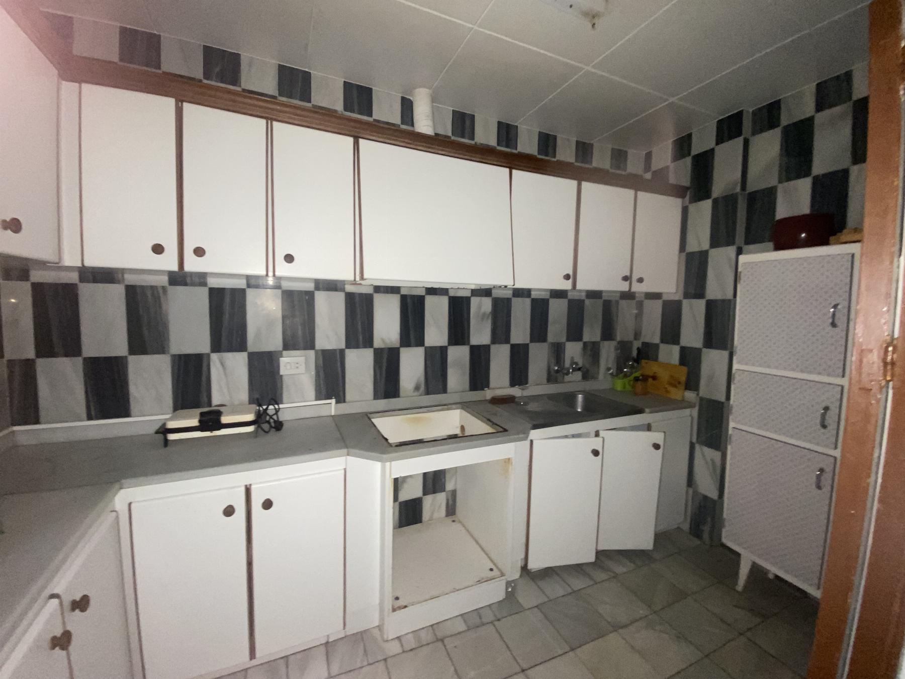For sale of house in Macael