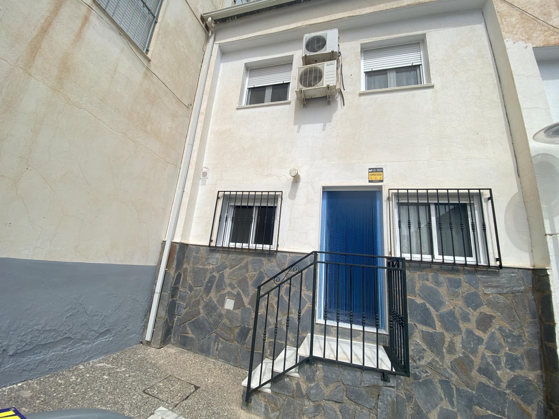 For sale of house in Macael