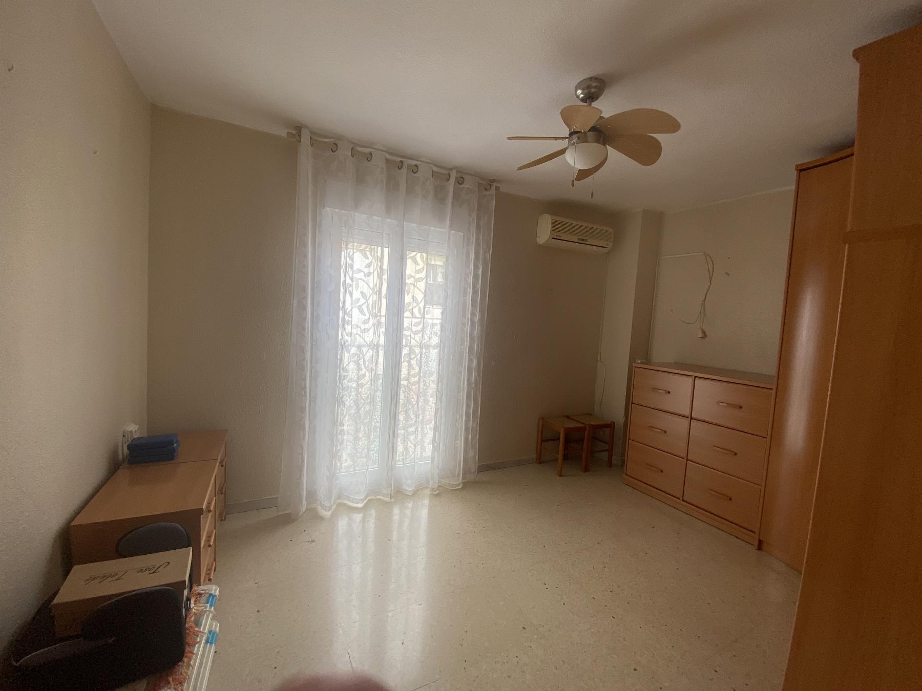 For sale of house in Macael