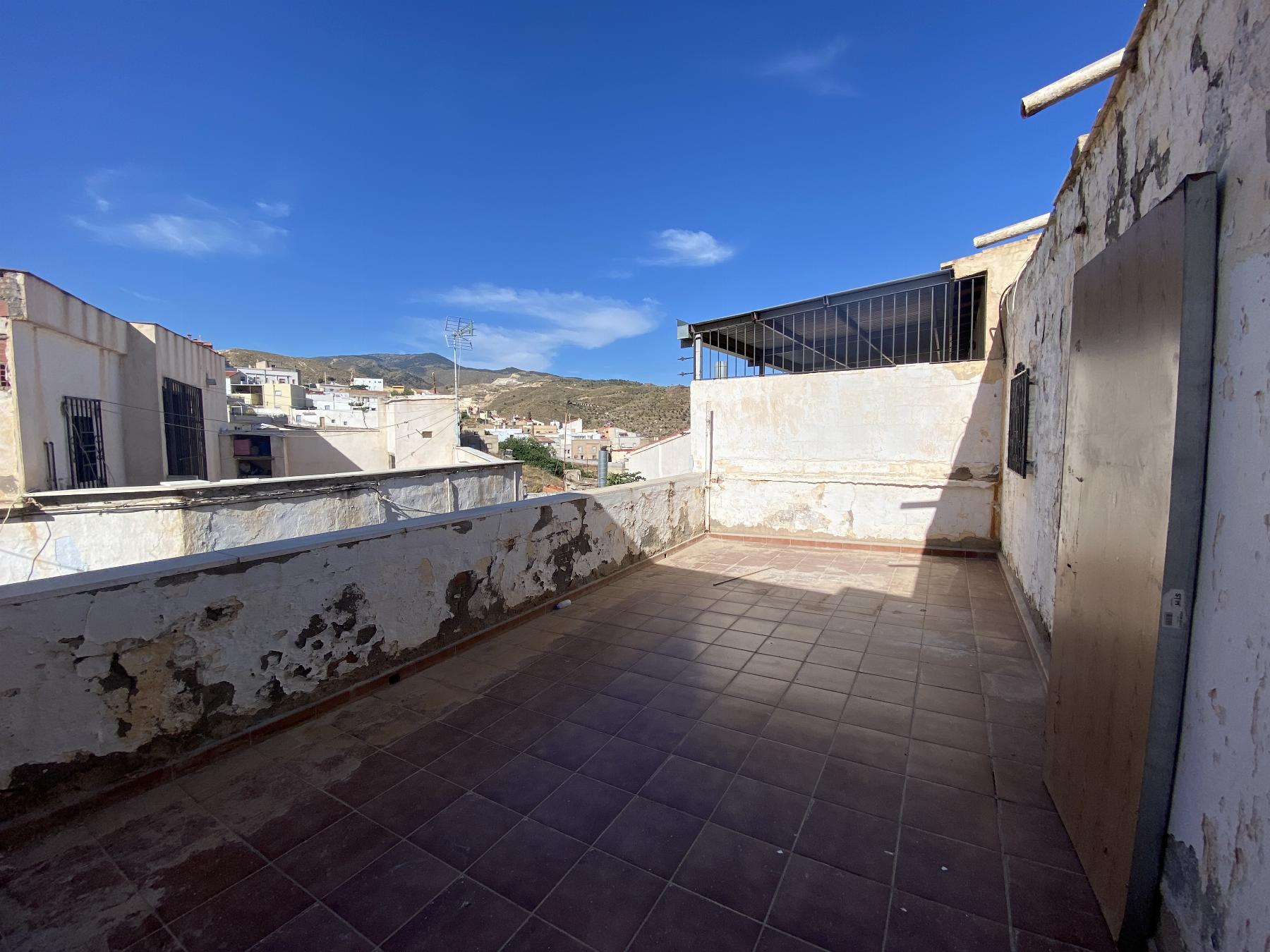 For sale of house in Macael