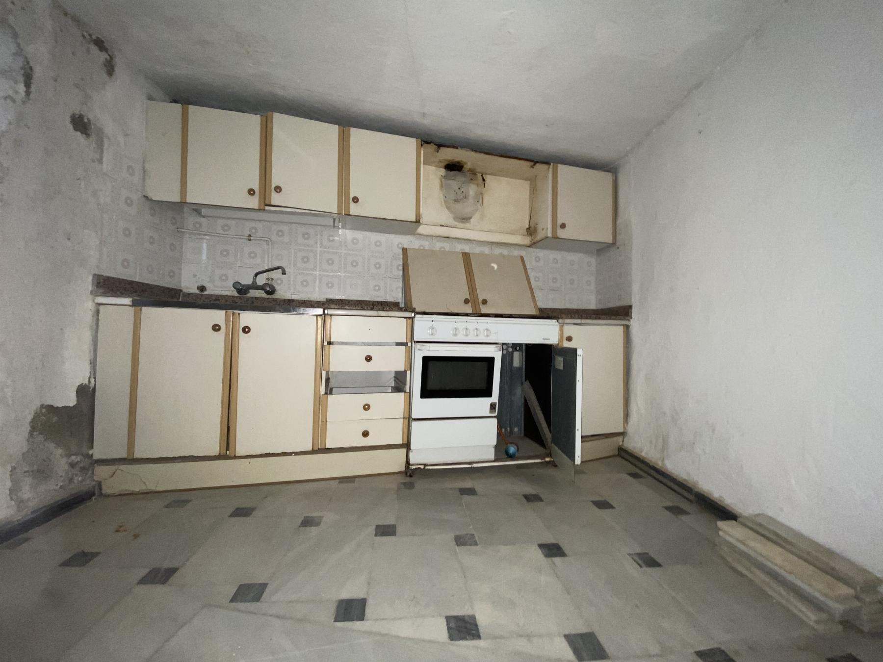 For sale of house in Macael