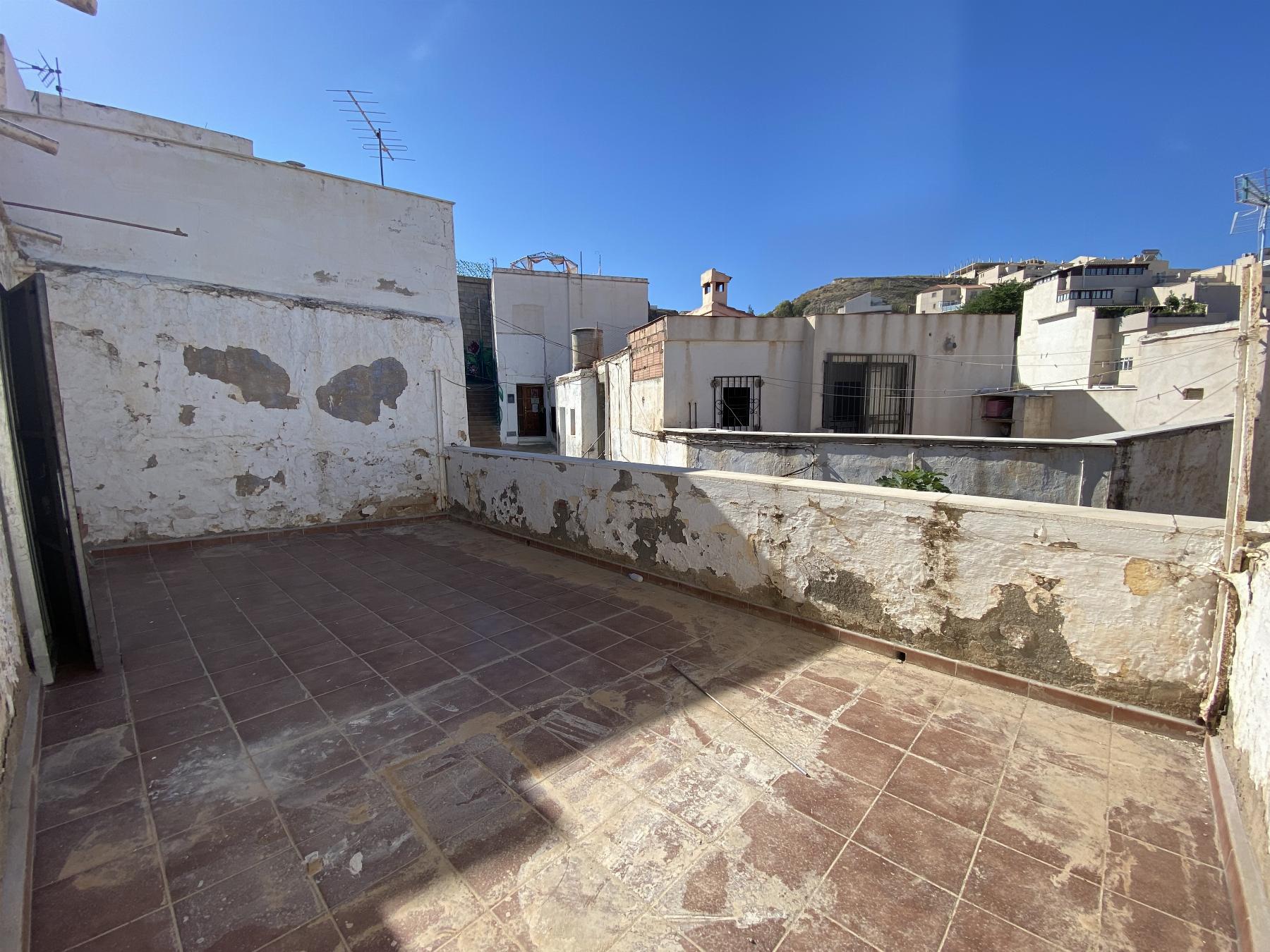 For sale of house in Macael