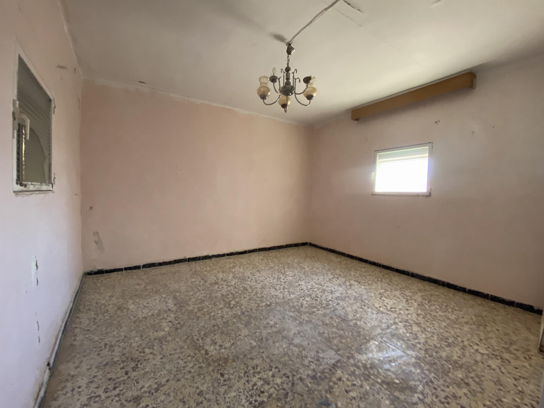 For sale of house in Macael