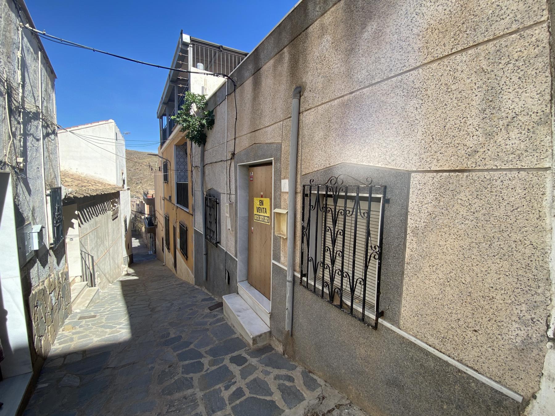 For sale of house in Macael