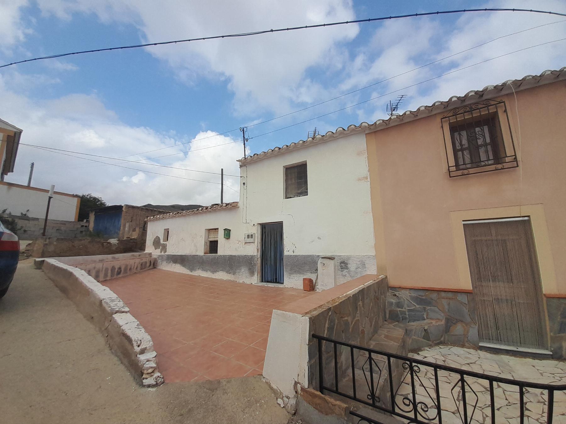 For sale of house in Lubrín