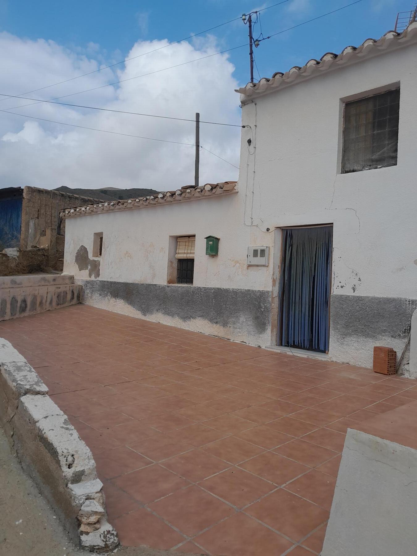 For sale of house in Lubrín