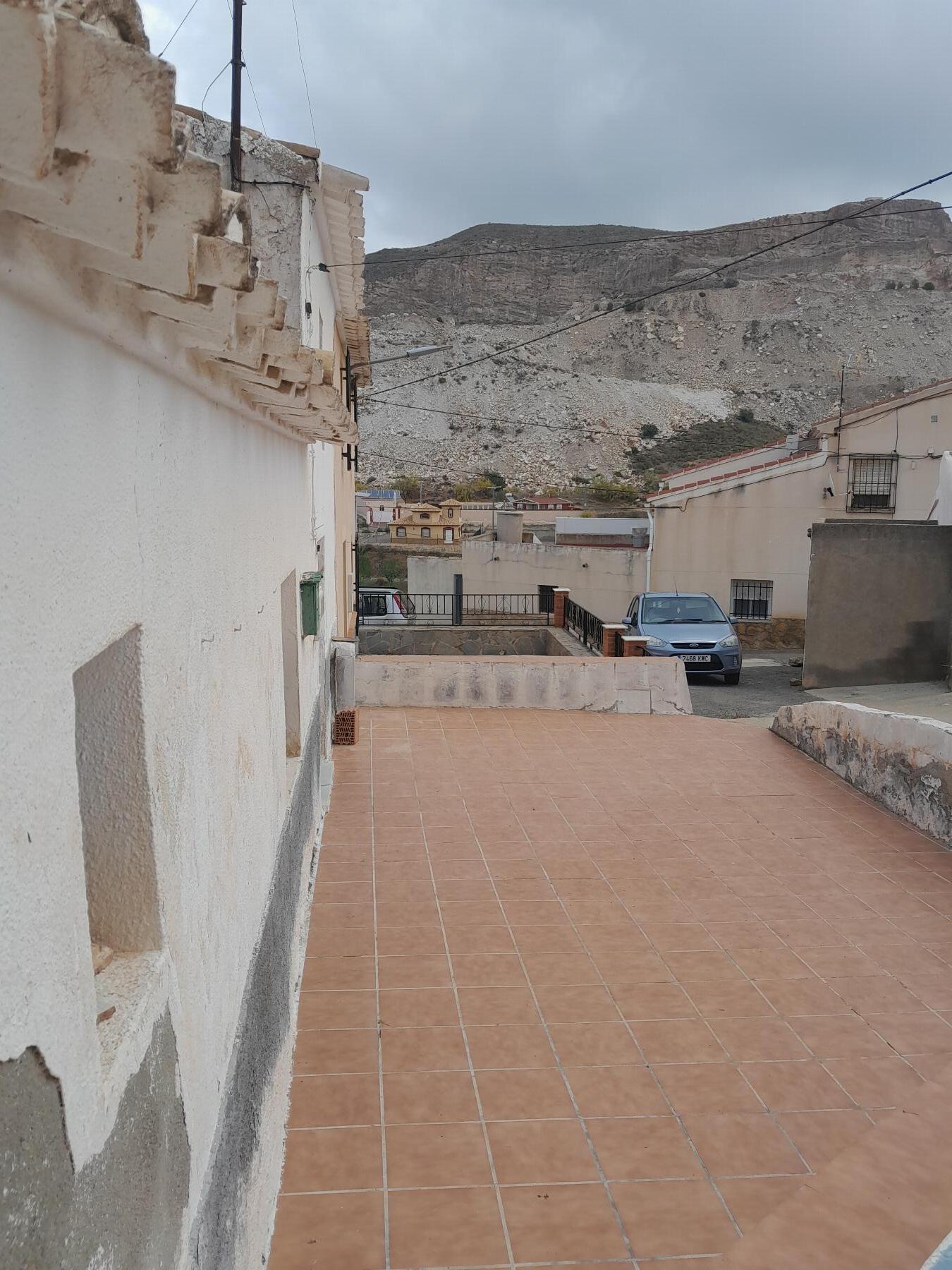 For sale of house in Lubrín