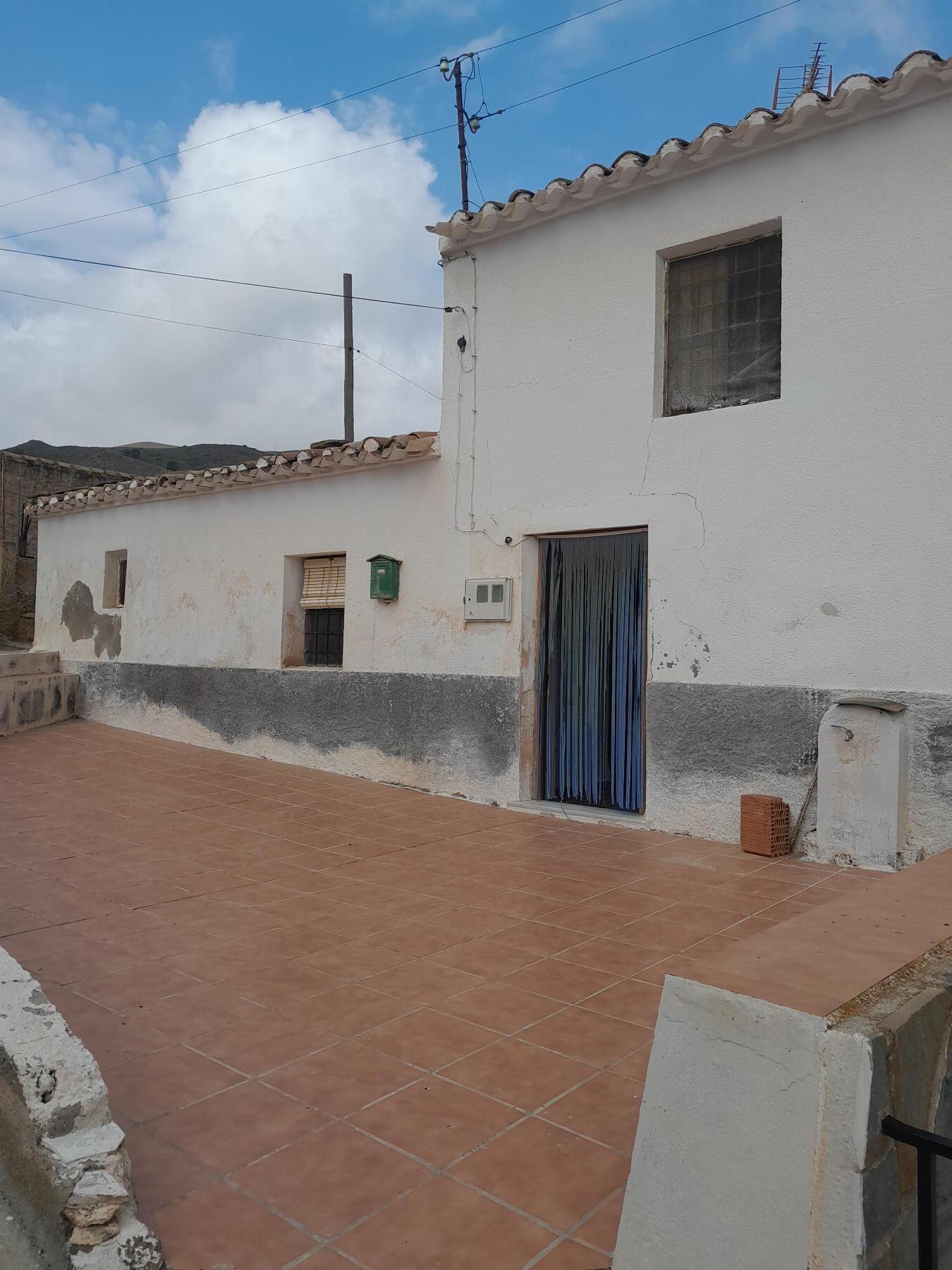 For sale of house in Lubrín