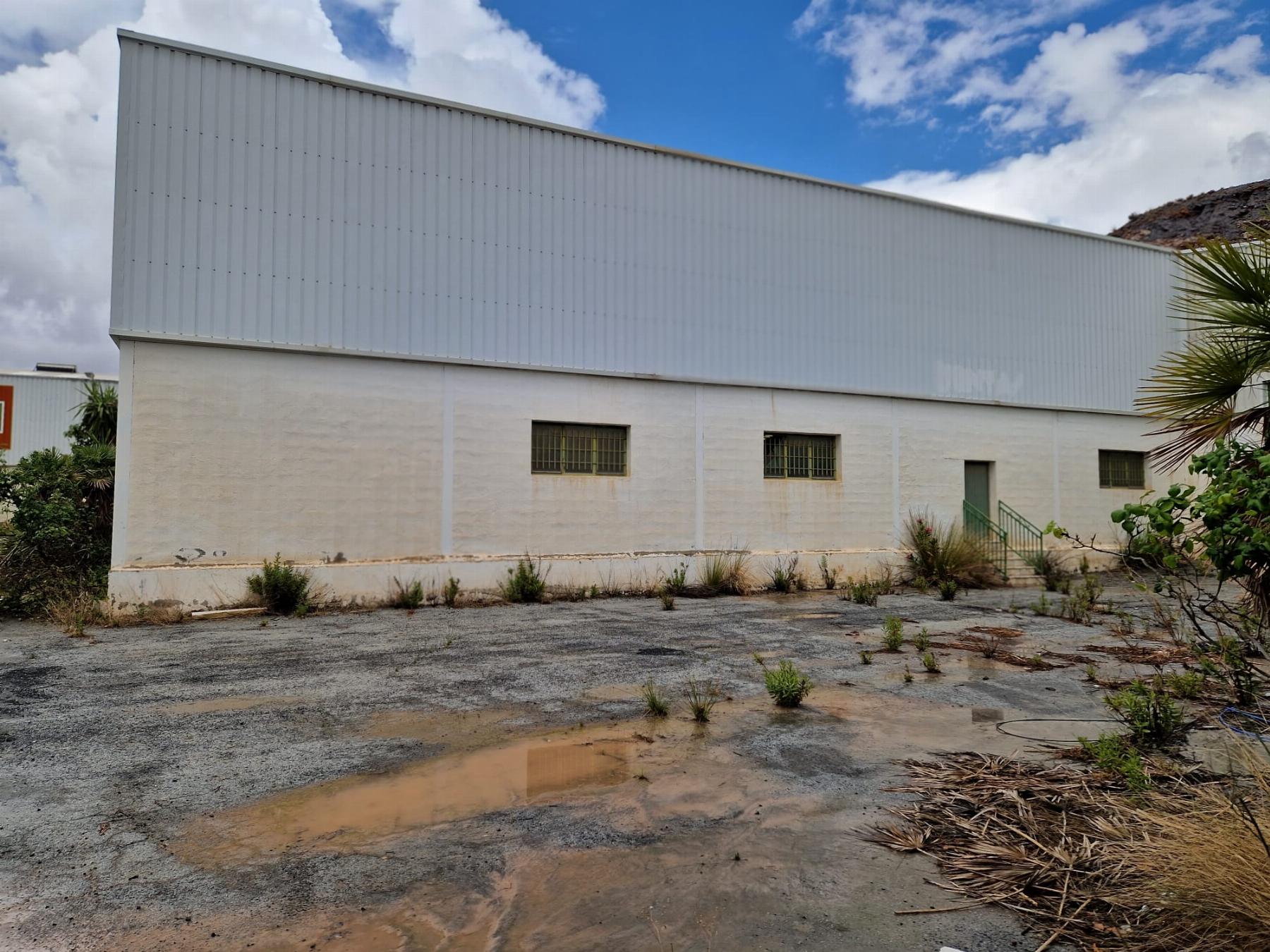 Venta de nave industrial en Macael