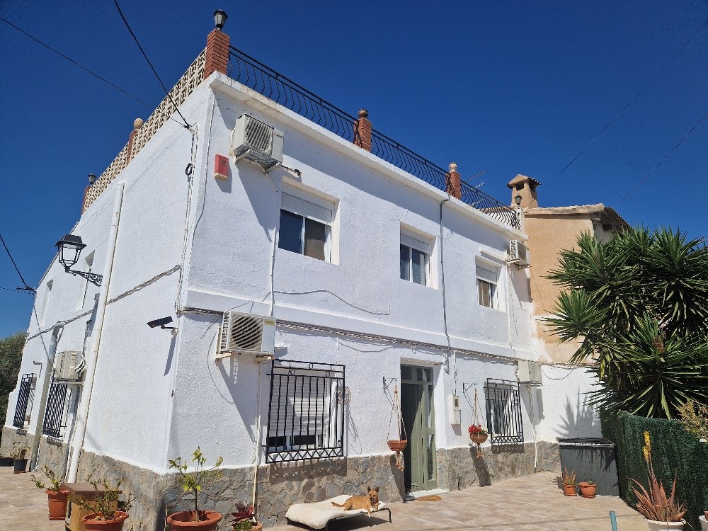 For sale of house in Arboleas