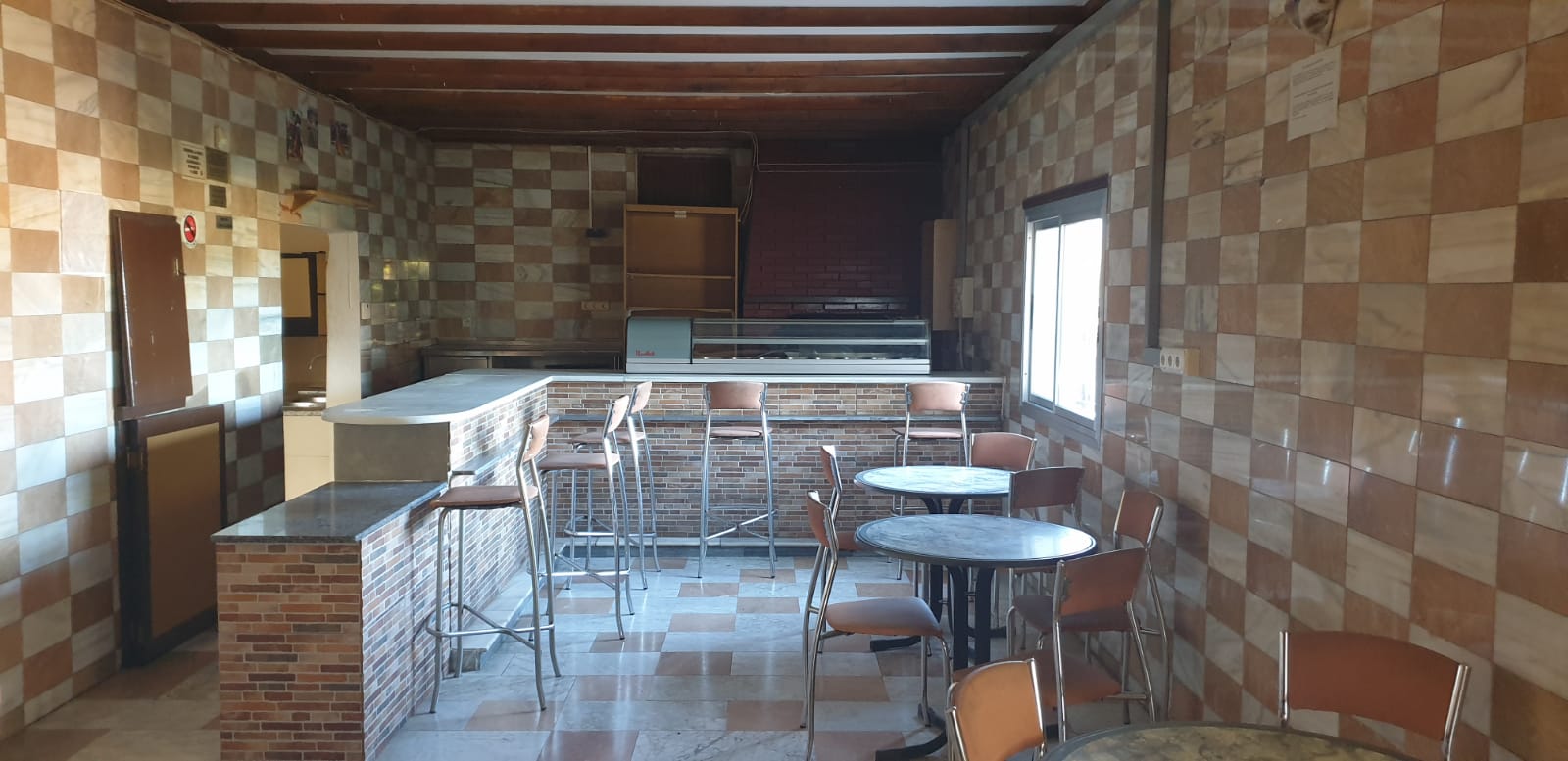 For rent of commercial in Macael