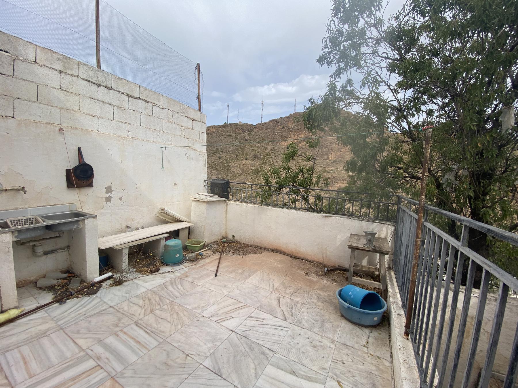 For sale of house in Macael