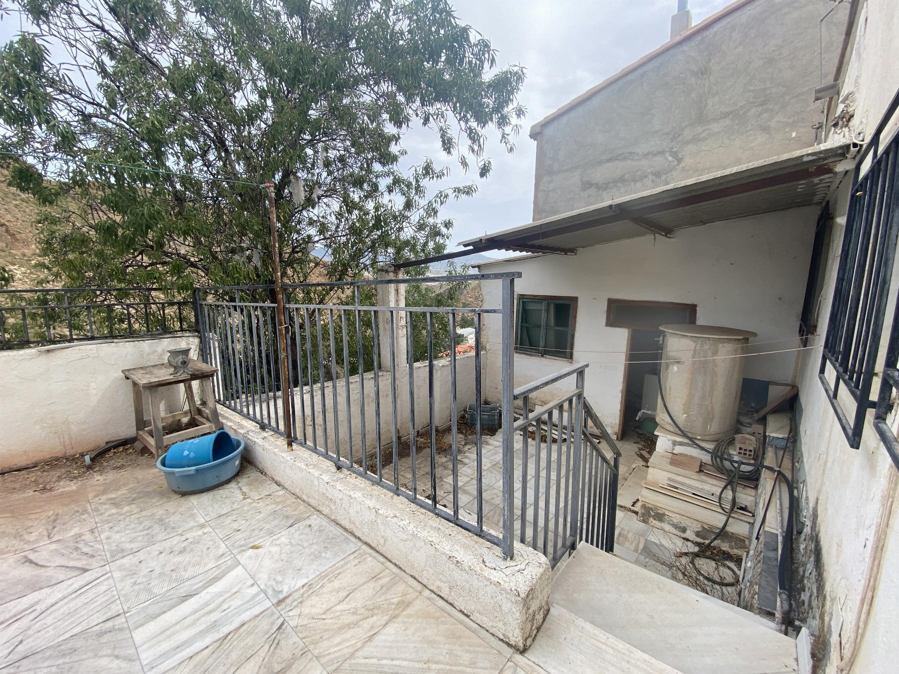 For sale of house in Macael