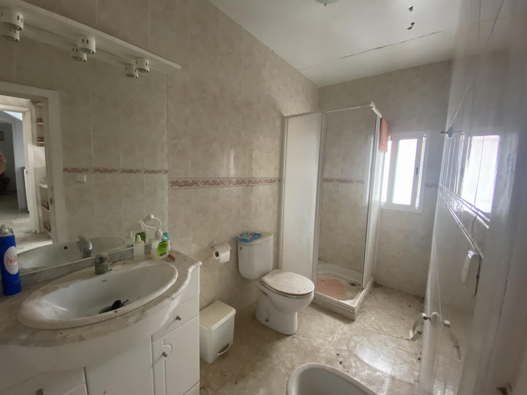 For sale of house in Macael