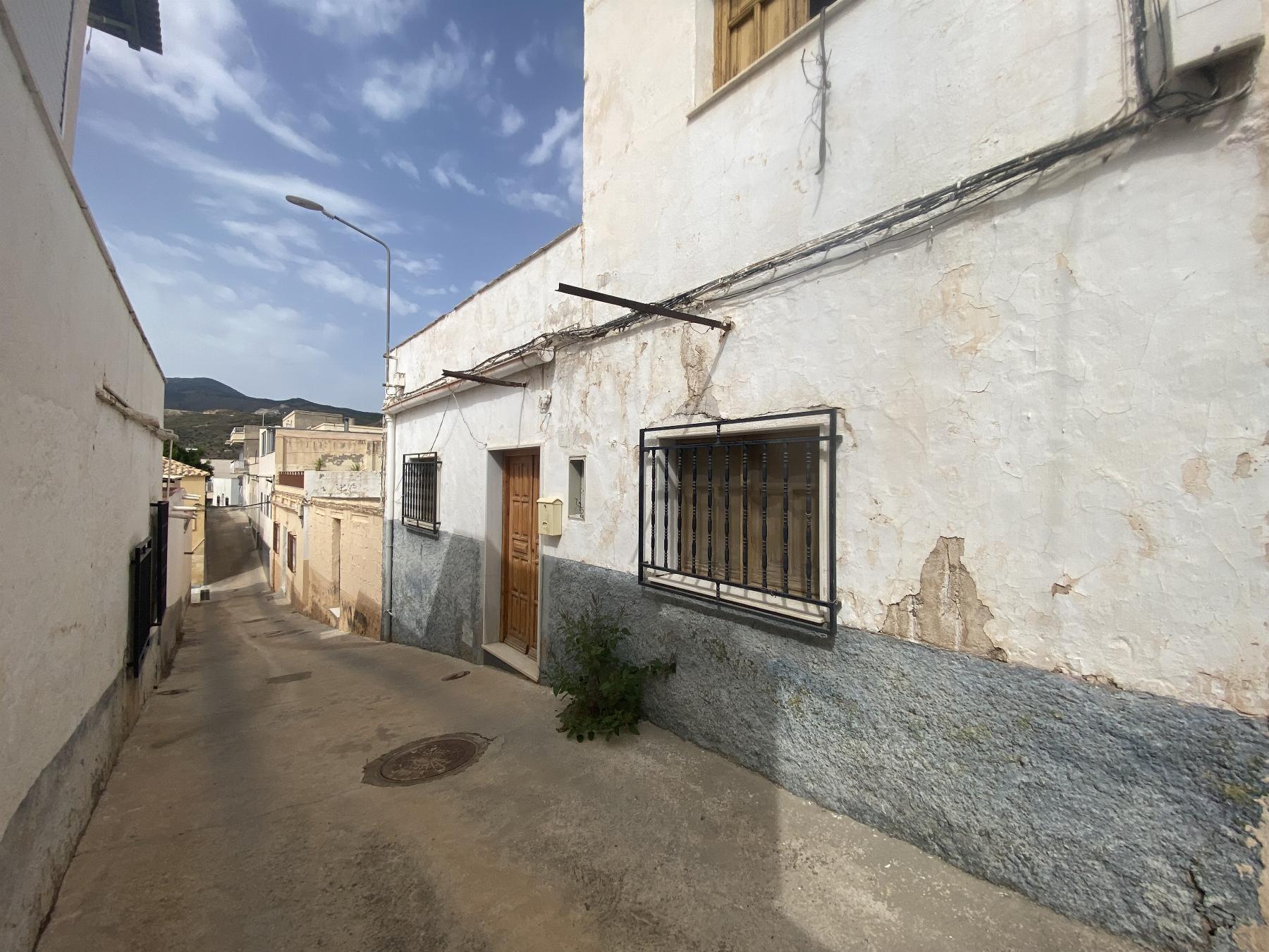 For sale of house in Macael