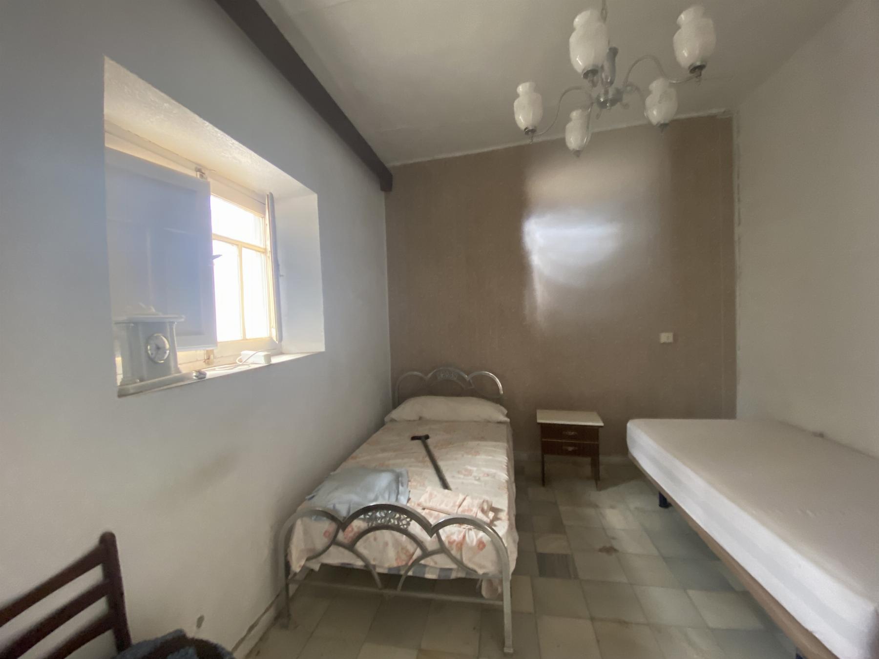 For sale of house in Macael