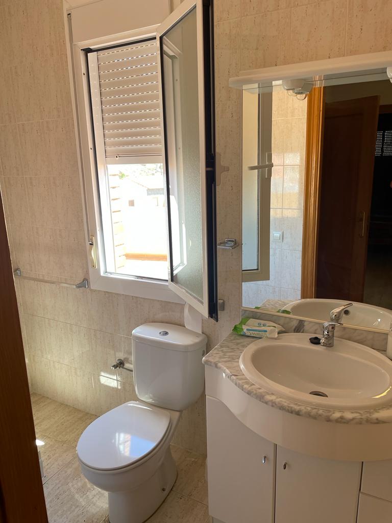 For sale of duplex in Somontín
