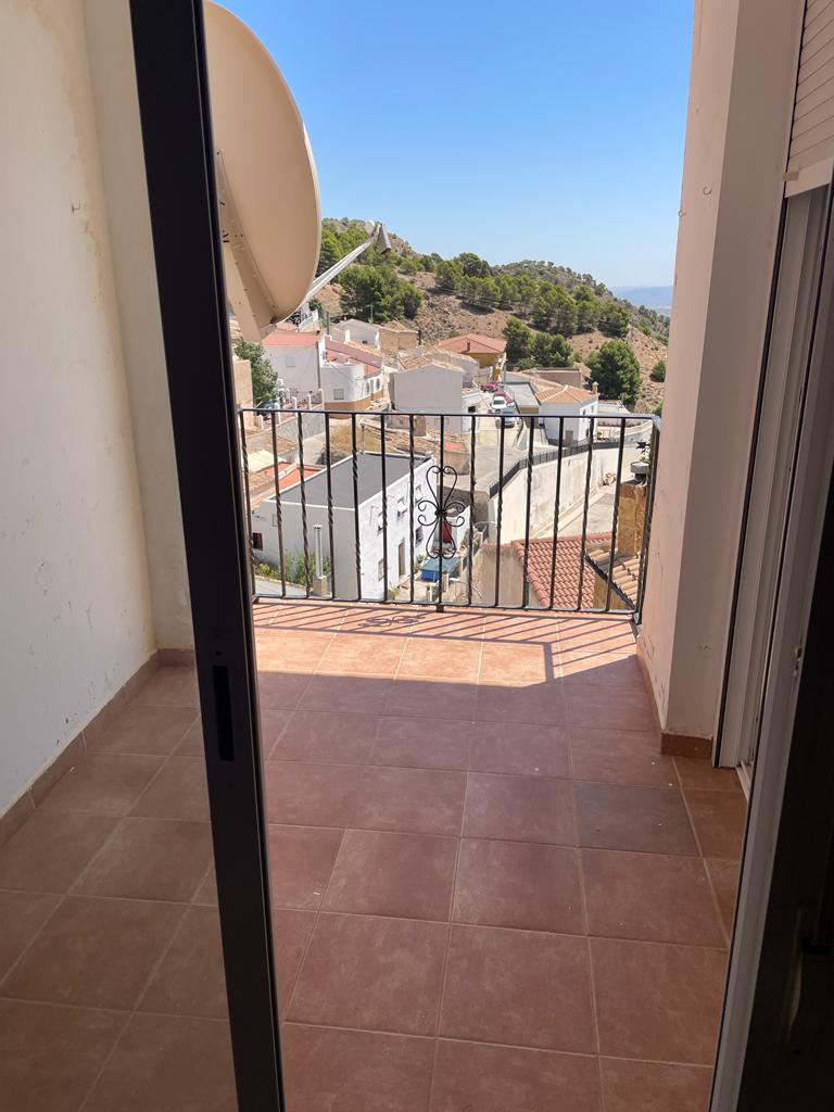 For sale of duplex in Somontín