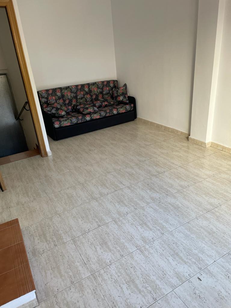 For sale of duplex in Somontín