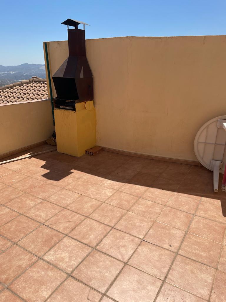 For sale of duplex in Somontín