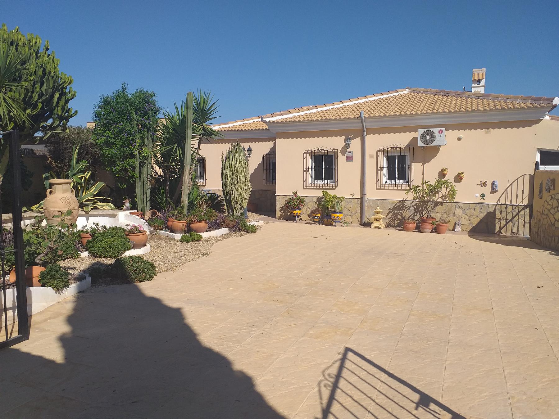 For sale of villa in Zurgena