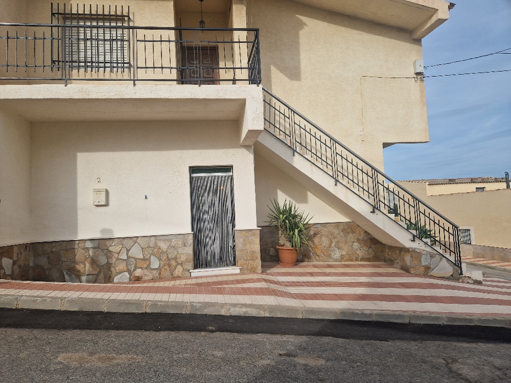 For rent of house in Almanzora