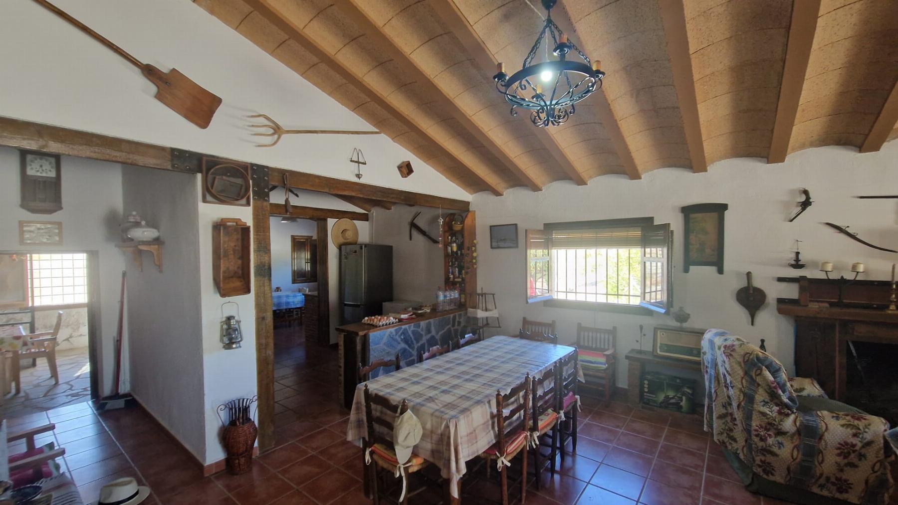 For sale of villa in Somontín