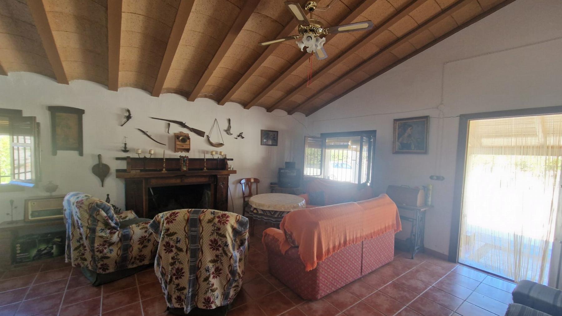 For sale of villa in Somontín