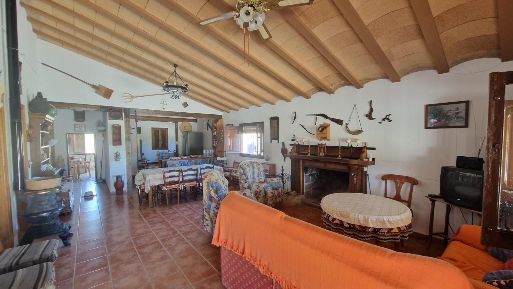 For sale of villa in Somontín