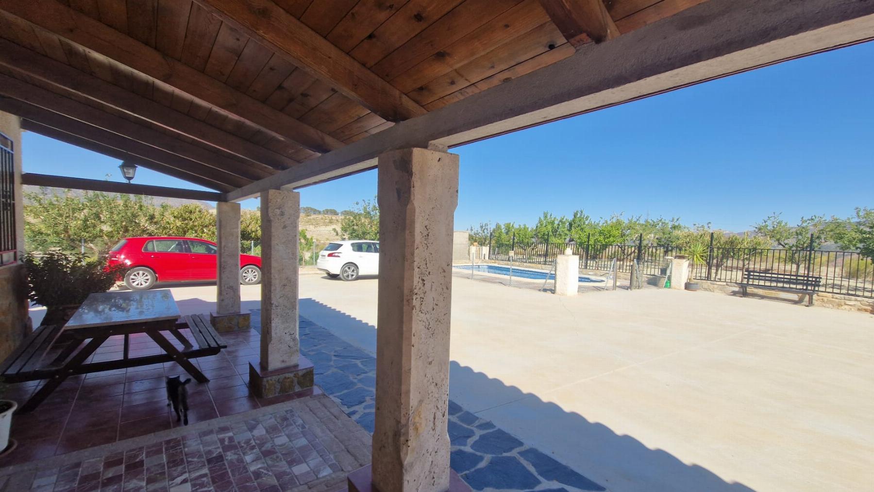 For sale of villa in Somontín